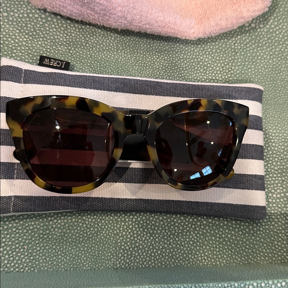 J. Crew Palm Beach gift bag with Mallorca cat eye dark tort sunglasses - Picture 7 of 7